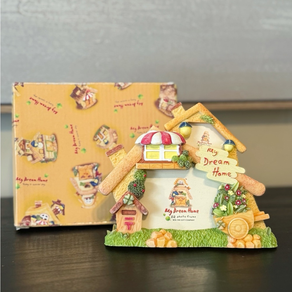 BNIB Dream Home Decorative Figurine & 3D Frame